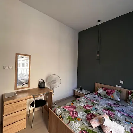 Séjour chez l'habitant Air-conditioned In Sliema Few Minutes From Beach Self Check In And Check Out *