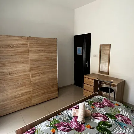 Séjour chez l'habitant Air-conditioned In Sliema Few Minutes From Beach Self Check In And Check Out