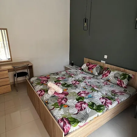 Séjour chez l'habitant Air-conditioned In Sliema Few Minutes From Beach Self Check In And Check Out Gzira
